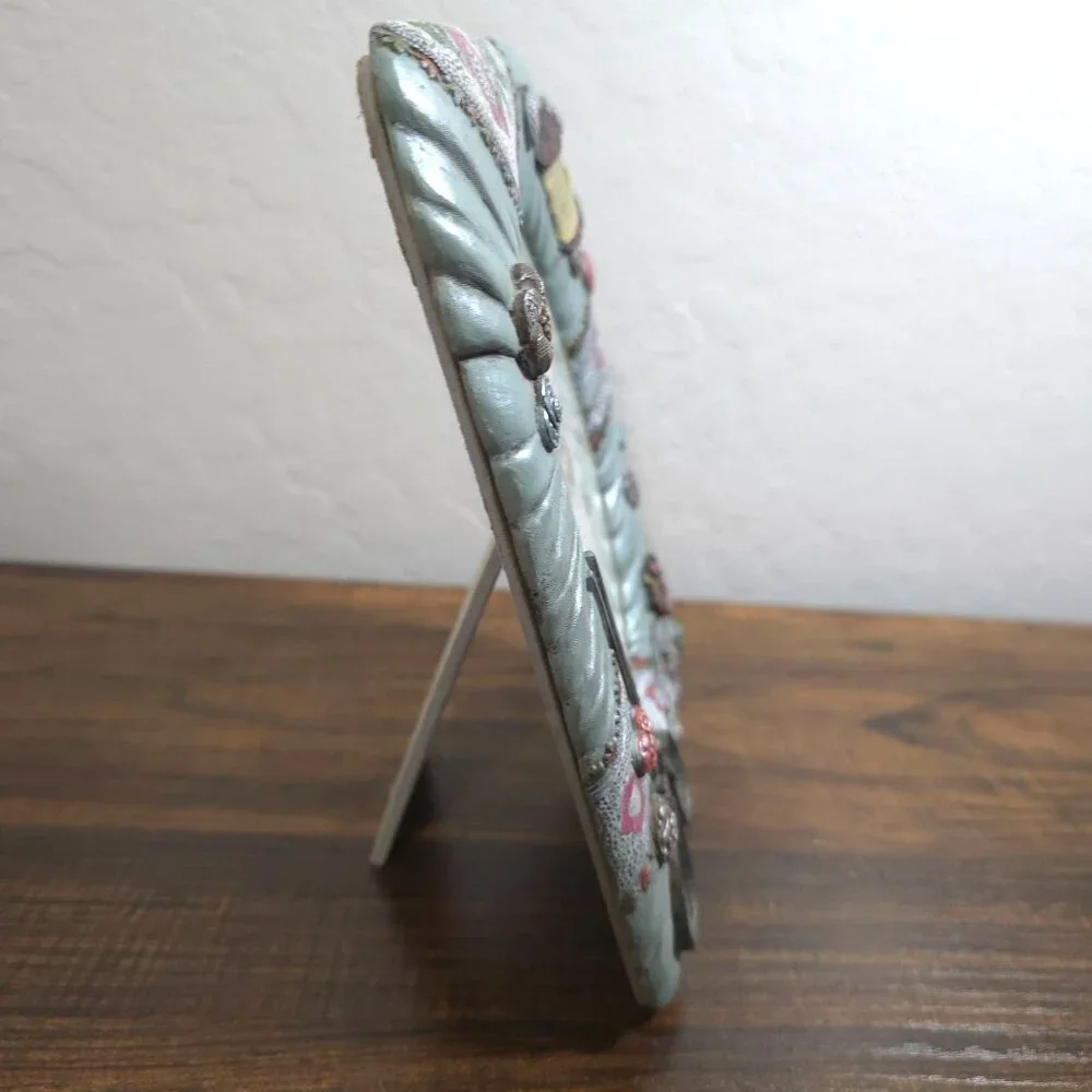 Sewing-Themed Resin Frame 4"x6" 3D Decorative Buttons Scissors Thread Spool - Picture 7 of 8